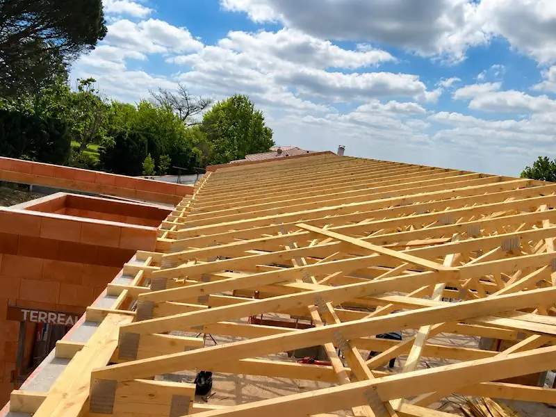 Construction neuve maison charpente toiture
