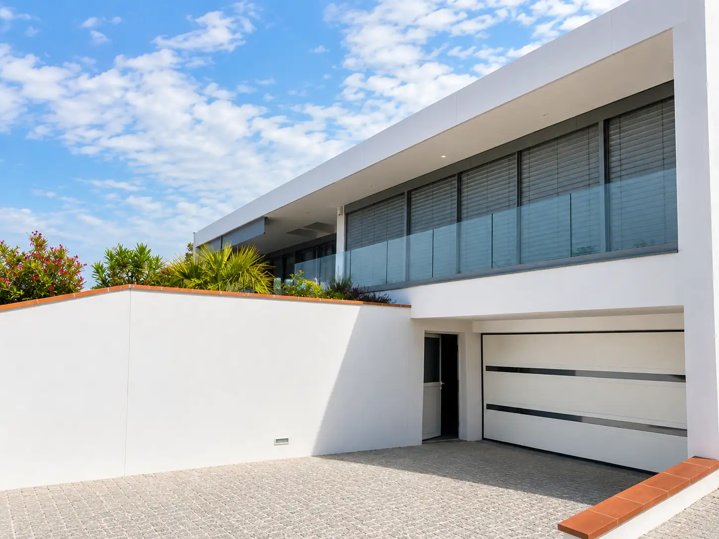 Construction neuve maison contemporaine garage