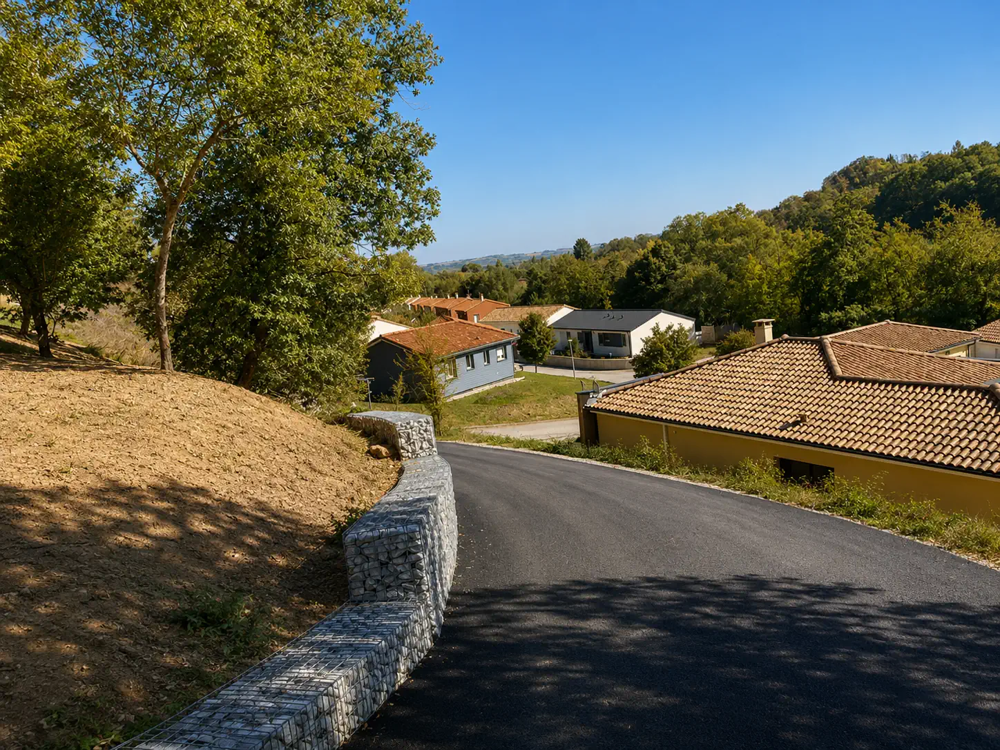 Construction neuve maison coteau chemin acces