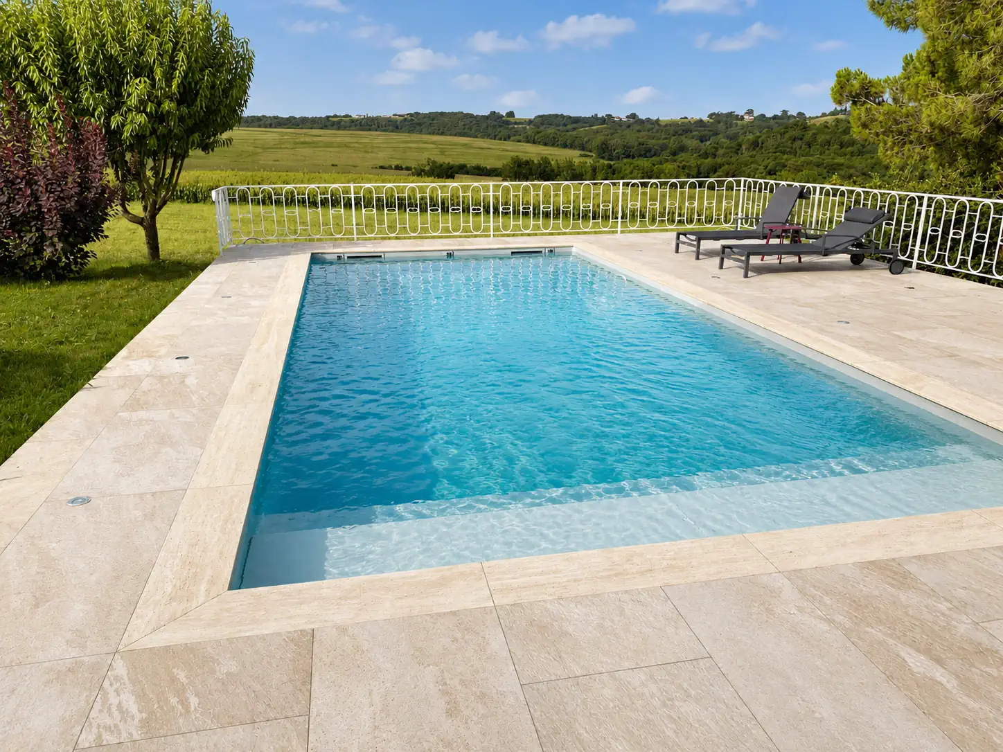 Construction neuve piscine terrasse jardin
