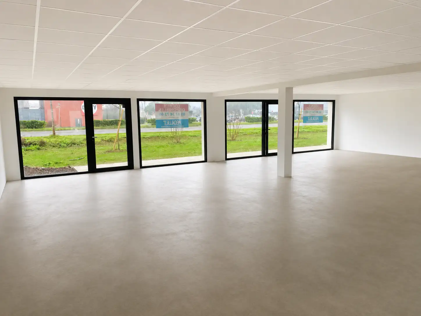 Professionnel bureau open space lumineux