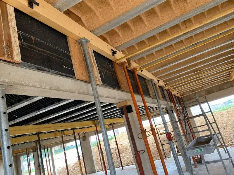 Professionnel bureau portet charpente chantier