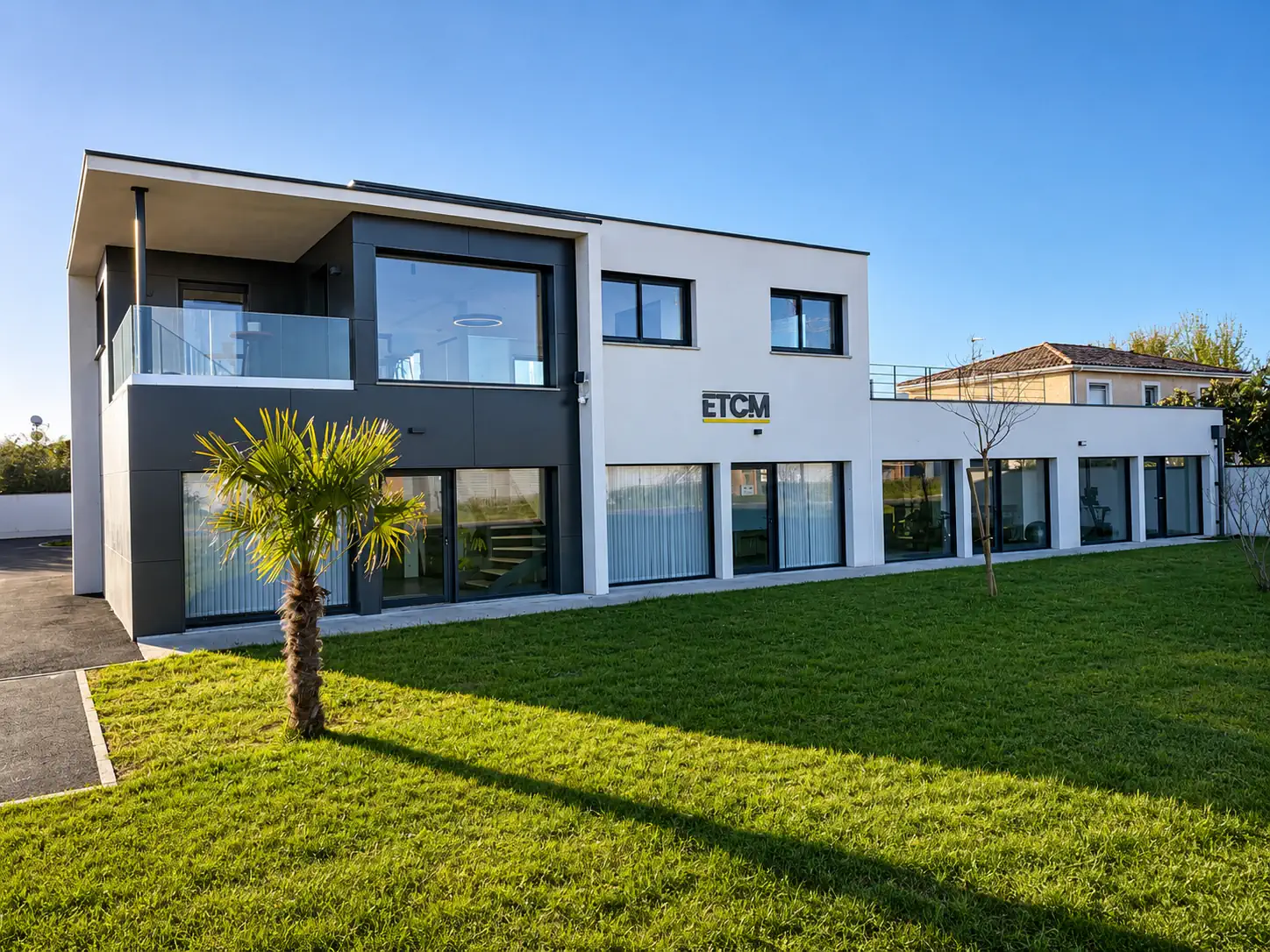 Professionnel bureau etcm batiment exterieur