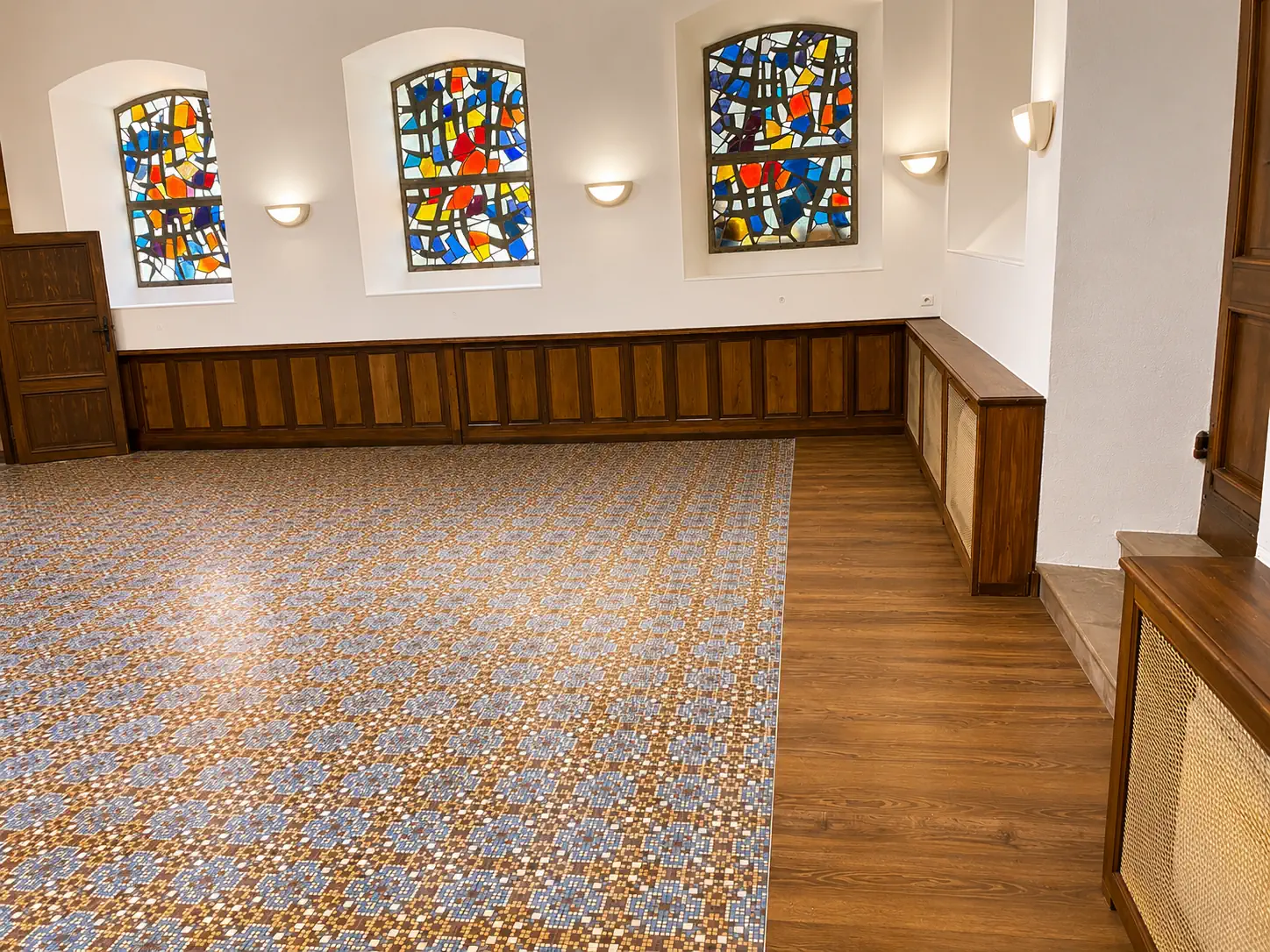 Renovation congregation salle vitraux