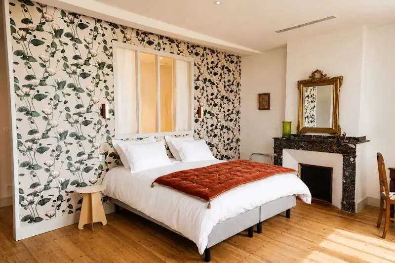 Renovation gite villematier chambre blanche
