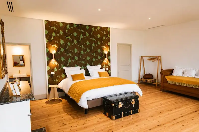 Renovation gite villematier chambre jaune