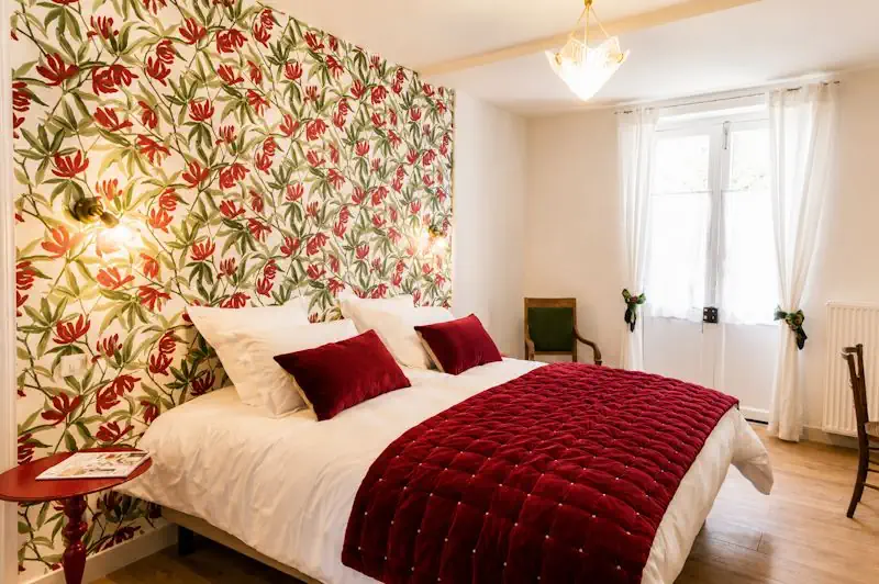 Renovation gite villematier chambre rouge
