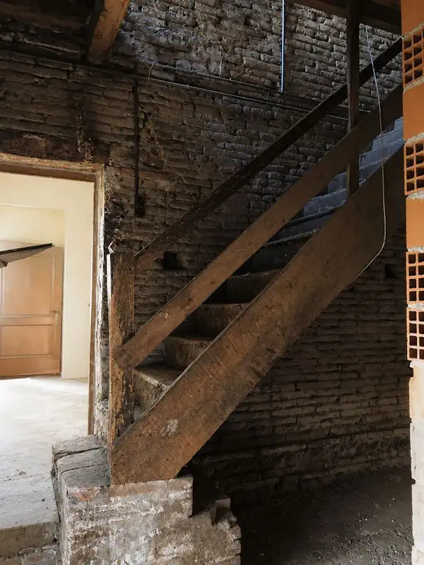 Renovation maison saubens escalier avant