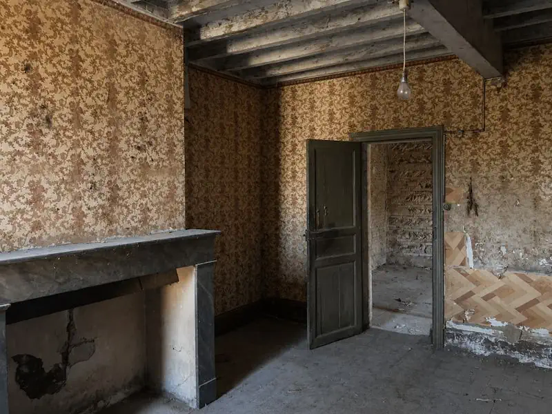Renovation maison saubens piece cheminee avant